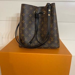 Brand new NeoNeo MM. Comes with original dust bag and box.